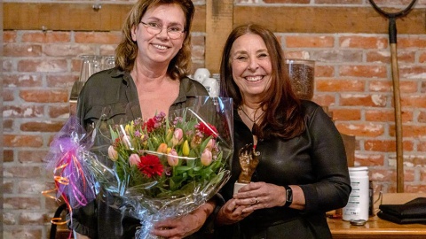 Liesbeth ten Dam uit Beuningen wint de Vrijwilligersprijs 2022
