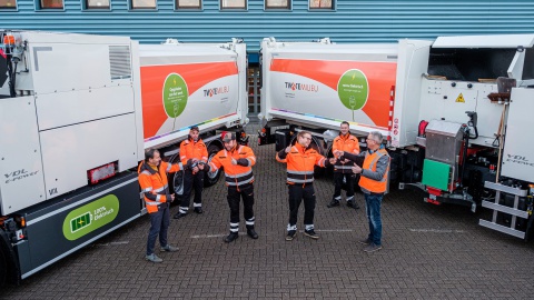 Twente Milieu neemt 2 volledig elektrische vuilniswagens in gebruik