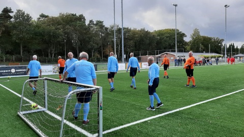 Eerste wedstrijdjes Walking Football in Losser