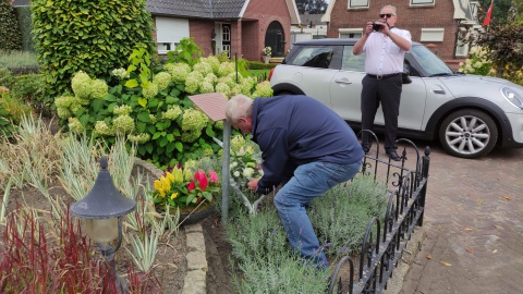 Bloemen ter ere van Jo ter Laak