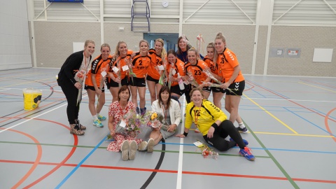 Handbaldames ongeslagen kampioen