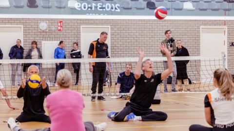 Geslaagde eerste zitvolleybal clinic in Losser