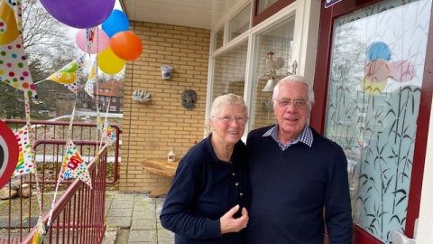 Echtpaar A.J. van Veen en M.T. van Veen- Reuvekamp 60 jaar getrouwd.