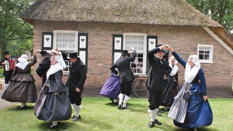 Zaterdag veel folklore op Boerenmarkt