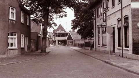 In de Kosterstraat gaat de schop in de grond 