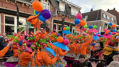 Kijk de carnavalsoptocht in Losser Live