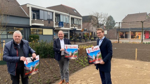 Gratis shopping bags voor winkelend publiek in Losser