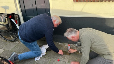 Stolpersteine glanzen weer in Losser