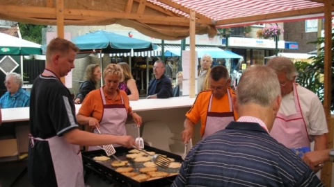 Brueghel aardappelpannenkoekenkraam na 30 jaar naar andere plek