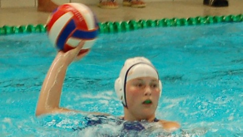 Waterpolo dames pakken winst in Zwolle