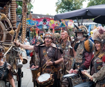 De groep Umtata tijdens het Brueghelfestijn in Losser