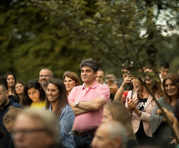 Fotoserie bij opening Syrisch-Orthodoxe imkerij